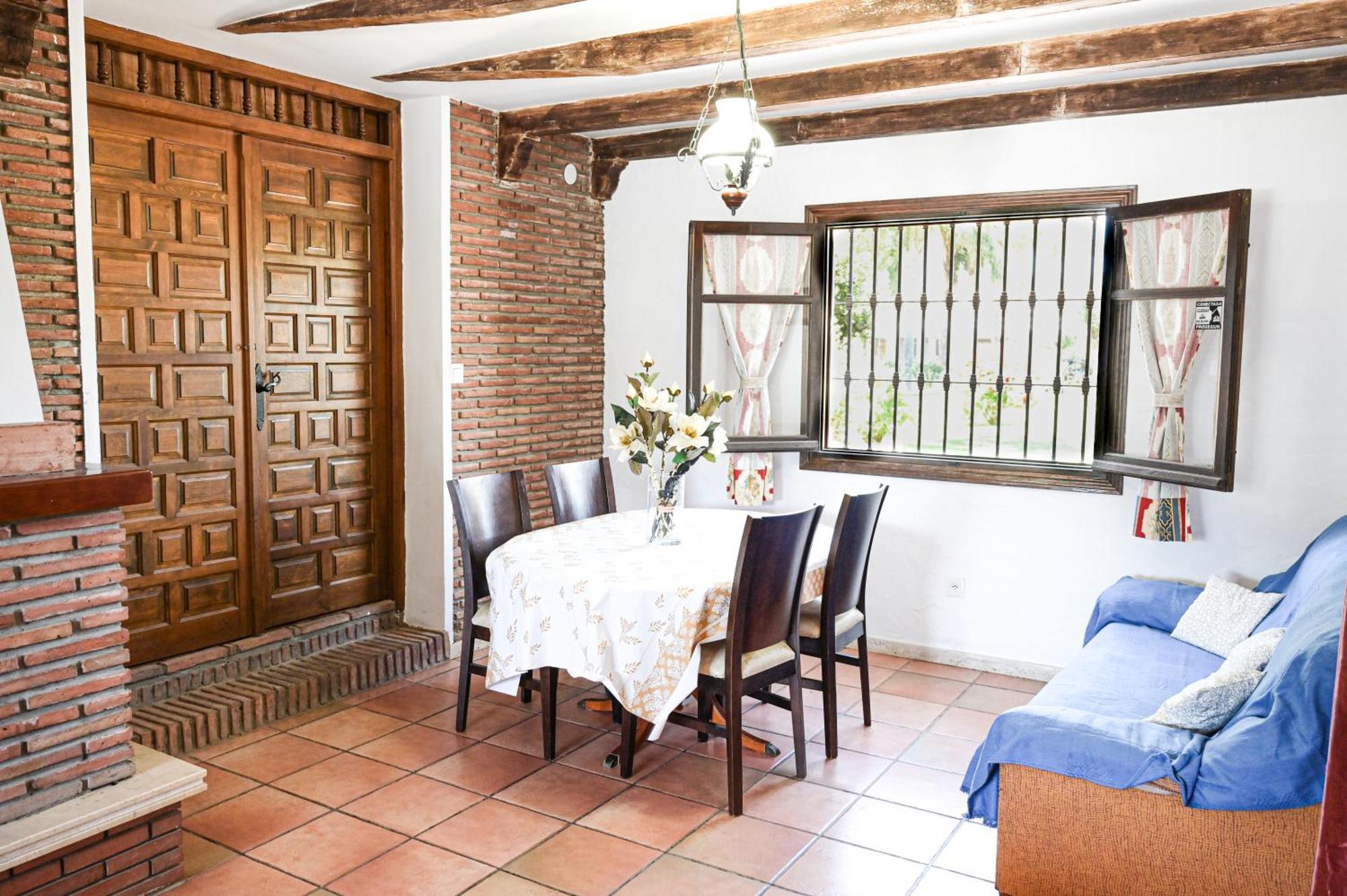 Amplia Casa Rural Con Precioso Jardin Cerca De Malaga Capital. Стая снимка
